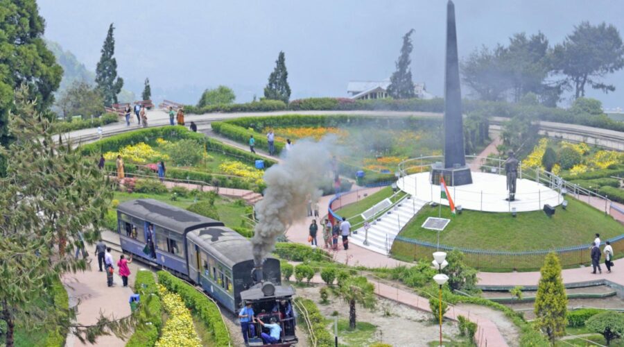 Bataisa Loop toy train
