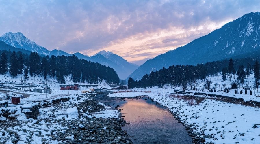 Beautiful view of Pahalgam during winter season (2)